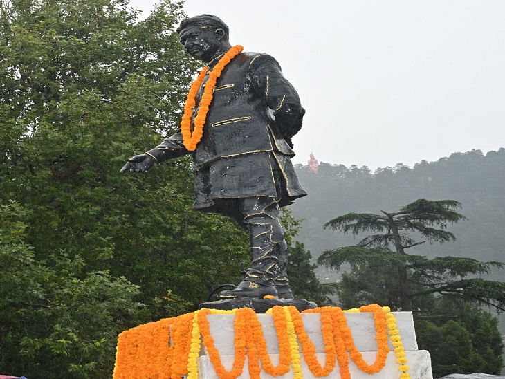 हिमाचल निर्माता डॉ. यशवंत सिंह परमार की रिज पर स्थापित प्रतिमा।