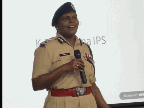 कोचिंग पढ़ने वाली बेटियों को दिए सेल्फ डिफेंस और आत्मविश्वास के मंत्र|सीकर,Sikar - Dainik Bhaskar