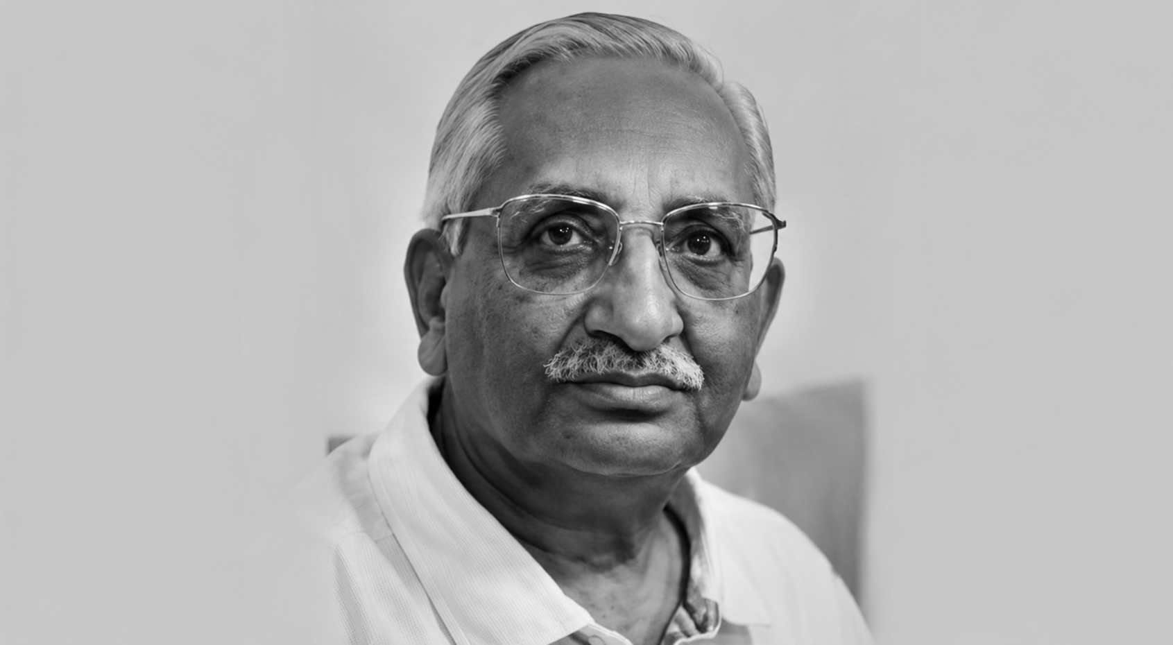 जस्टिस मनमोहन सिंह ने 1964 में पंजाब एवं हरियाणा हाई कोर्ट में वकालत शुरू की थी।