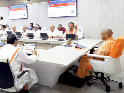 प्रदेश में एक नया एक्सप्रेस-वे बनेगा। यह जेवर एयरपोर्ट को गंगा एक्सप्रेसवे को जोड़ेगा।