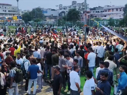 Students have banned the direct entry of political parties into their movement. Not only this, students have created a code of conduct for themselves.