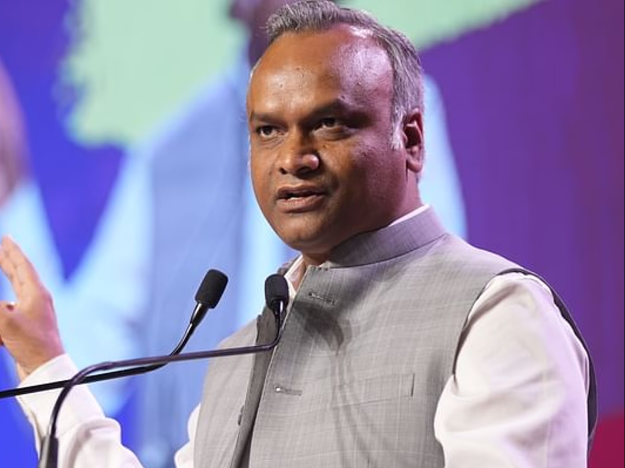प्रियांक खड़गे कर्नाटक के गृह मंत्री और कांग्रेस अध्यक्ष मल्लिकार्जुन खड़गे के बेटे हैं। - Dainik Bhaskar