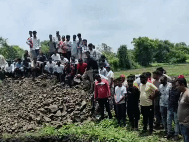 इसी कुएं में मिला था युवक का शव।