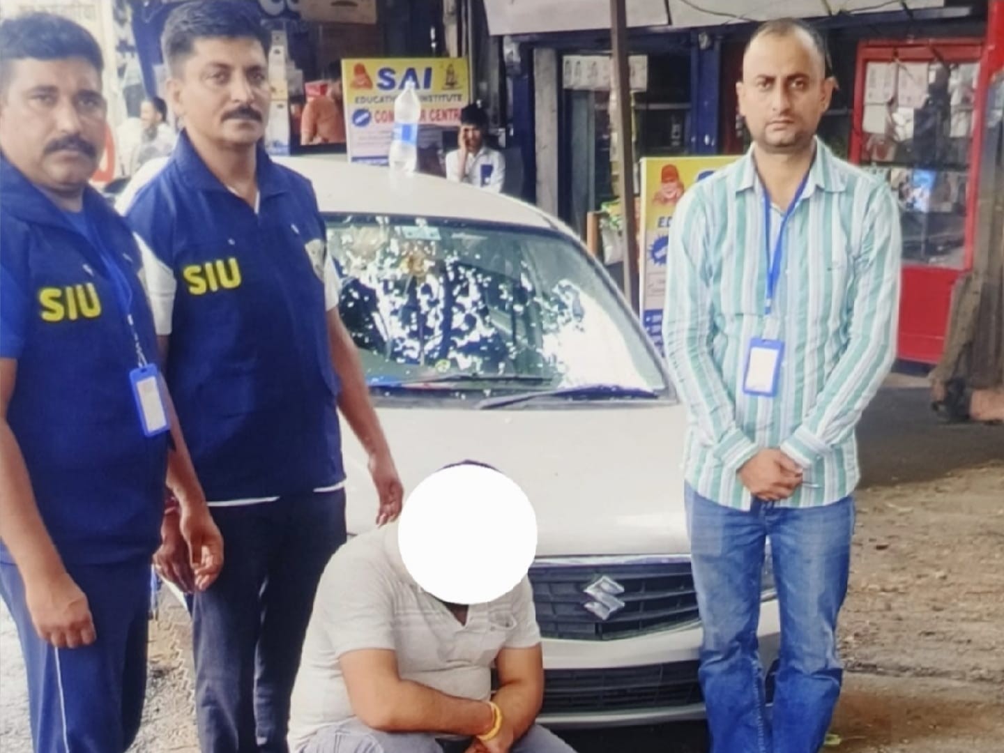 अंब में पुलिस की गिरफ्त में पकड़ा गया आरोपी। - Dainik Bhaskar