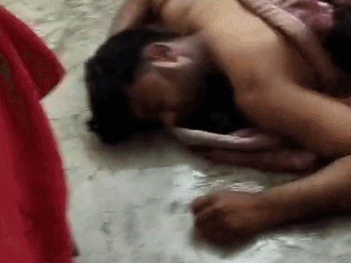 युवती ने एक वीडियो दिखाई। उसने बताया कि इसमें आरोपी अरफाक अली नशे की हालत में जमीन पर पड़ा है।