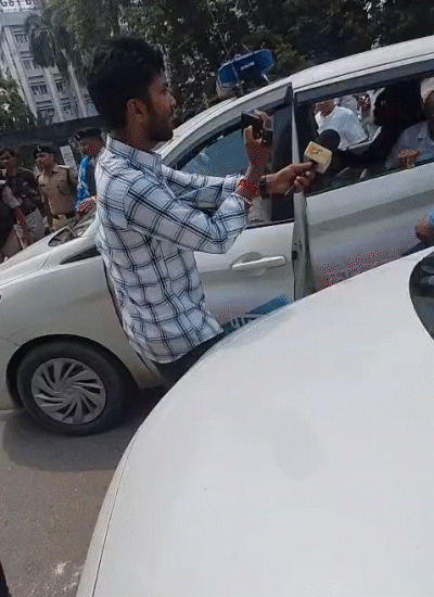 थोड़ी देर बाद पुलिस ने राजेश राम को डिटेन कर लिया।