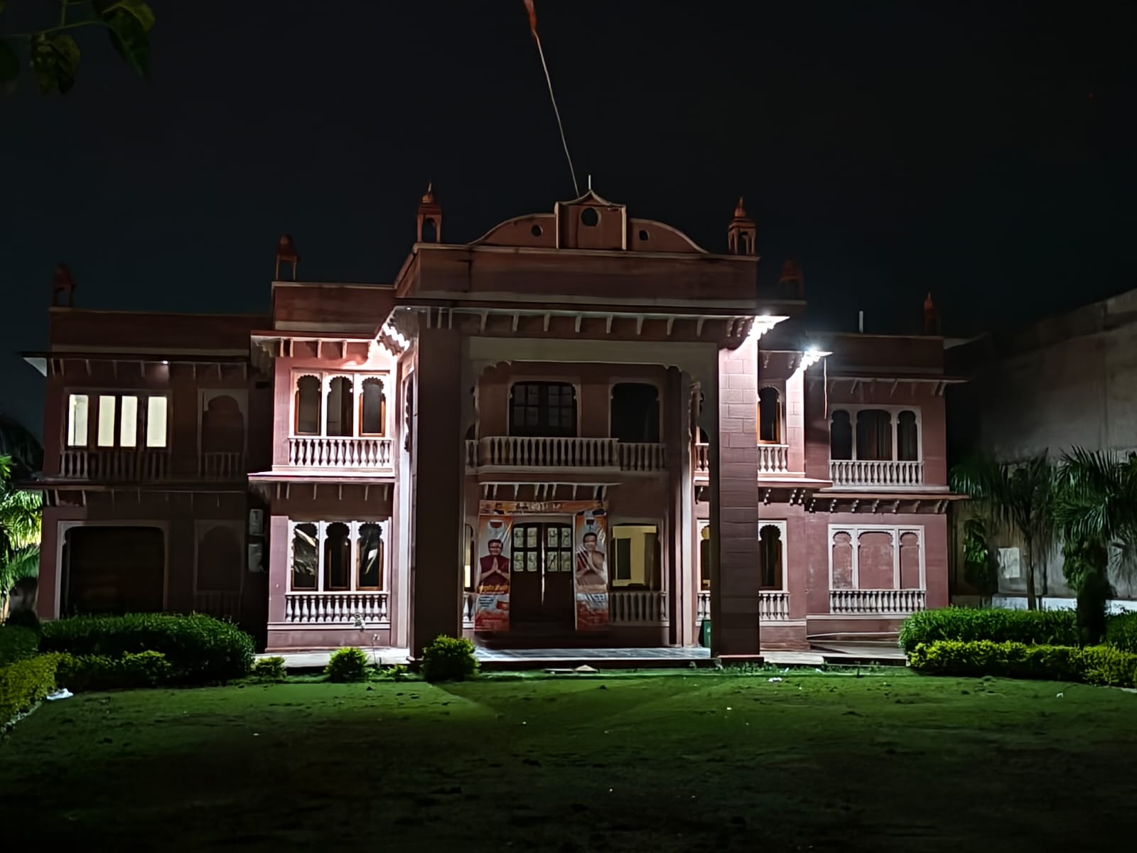 दतिया में भाजपा दफ्तर पर कोई नेता नहीं दिखा।