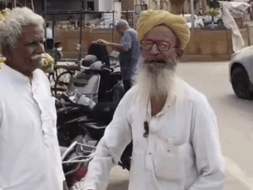 बादलों की नदारद मौजूदगी ने किसानों की चिंताएं बढ़ा दी हैं।
