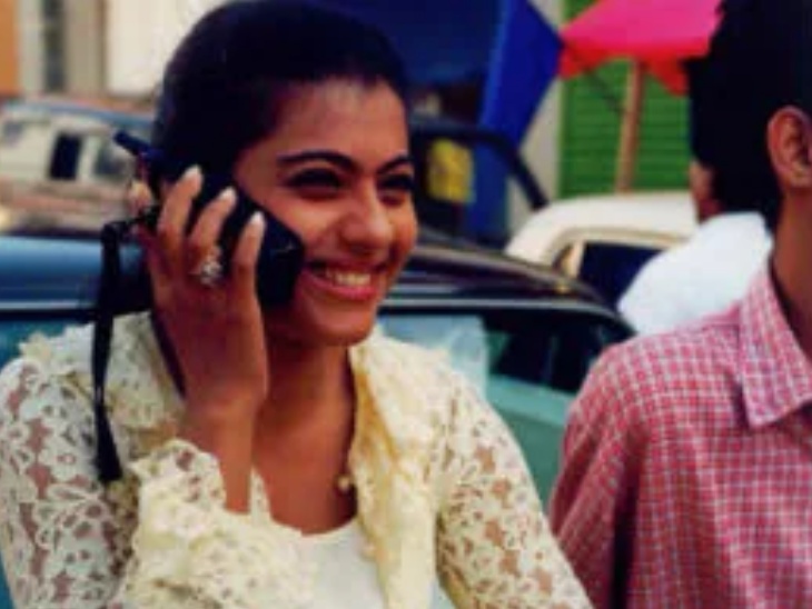 Picture from the set of Dushman, when Kajol was talking to Mani Ratnam.