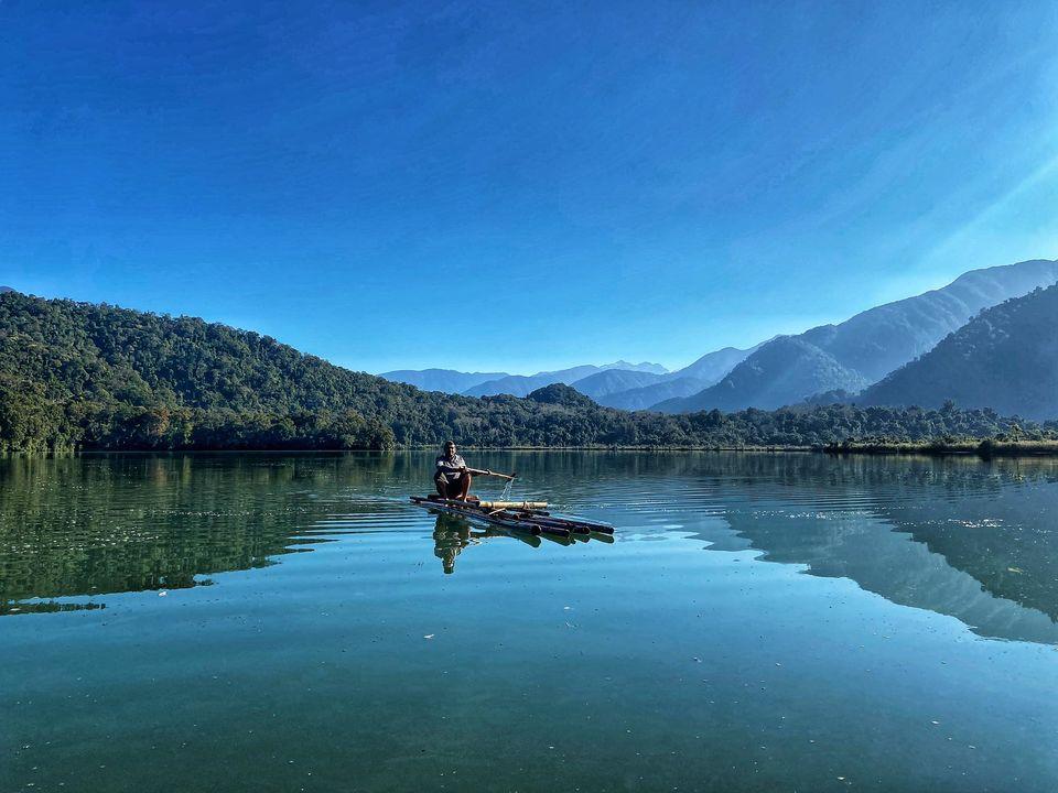 ग्लॉ झील इकोलॉजिकल महत्व और आसपास के इलाके की खासियत के लिए जानी जाती है।