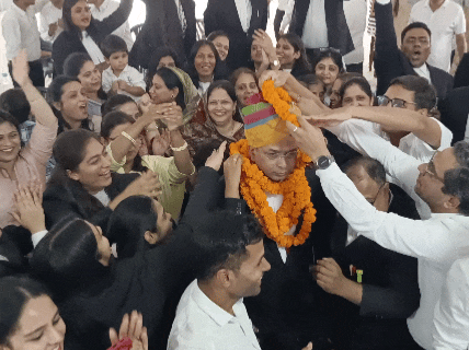 एडवोकेट प्रशांत शर्मा ने जीत में 2615 वोट प्राप्त किए।