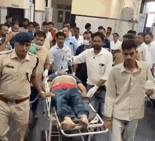 सिर में गोली आर-पार होने के बाद सीआई लोकपाल सिंह की हालत बेहद गंभीर बनी हुई थी।
