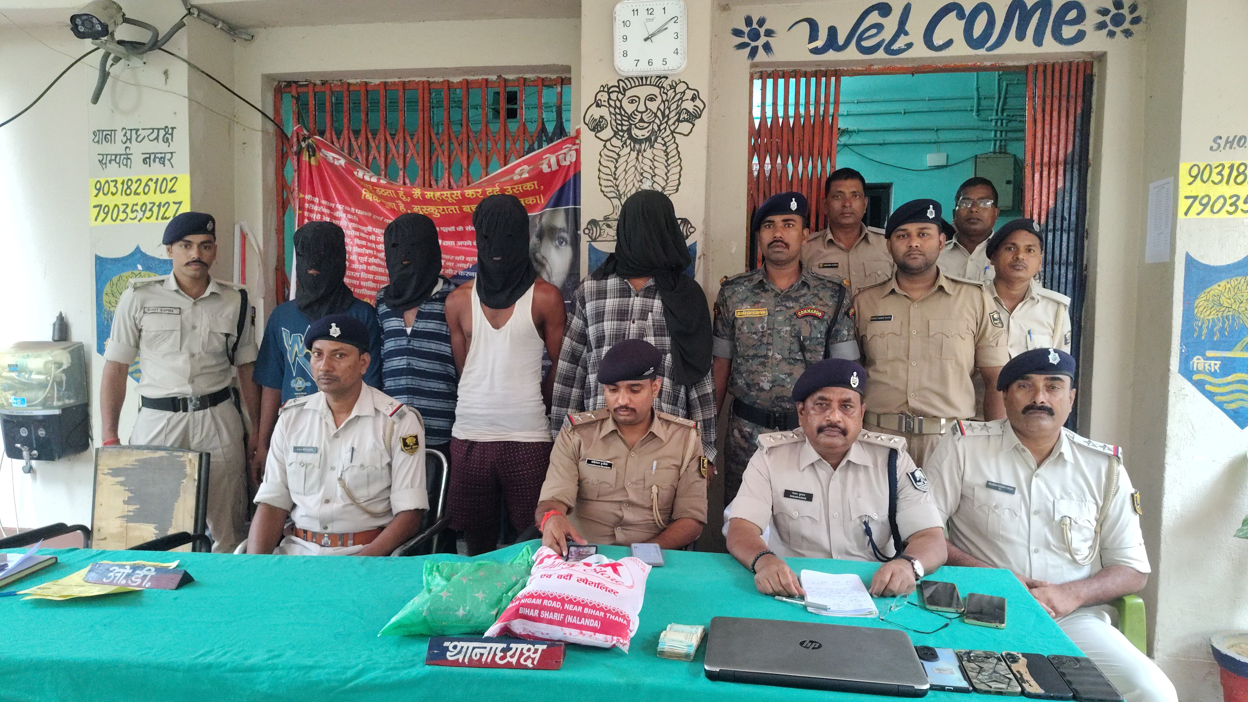 पुलिस गिरफ्त में एसबीआई सीएसपी से लूट के आरोपी।