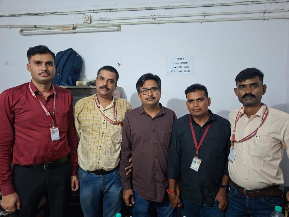 ईओडब्ल्यू ने पंचायत भवन में रंगे हाथों दबोचा, अंतिम किश्त के लिए मांगे थे पैसे|ग्वालियर,Gwalior - Dainik Bhaskar