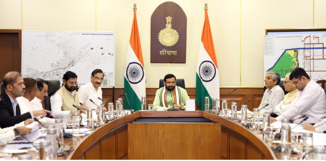 चंडीगढ़ में सरस्वती हैरिटेज बोर्ड की बैठक लेते हुए सीएम नायब सैनी।