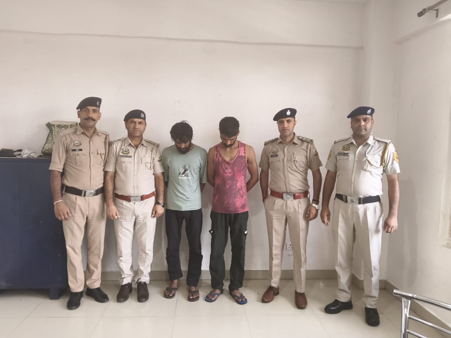 कांगड़ा में ड्राइवर चिट्टे सहित अरेस्ट। - Dainik Bhaskar