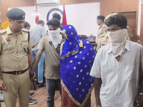 पुलिस की गिरफ्त में मेड सुनीता, उसका पति और बेटा।