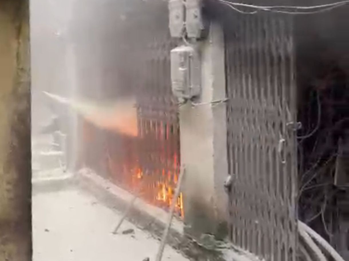 दमकल की तत्परता से टला बड़ा हादसा, शॉर्ट सर्किट के कारण लगी आग|धनबाद,Dhanbad - Dainik Bhaskar