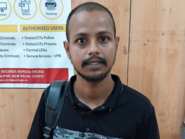 अटक केलेल्या रौशनचे चित्र.