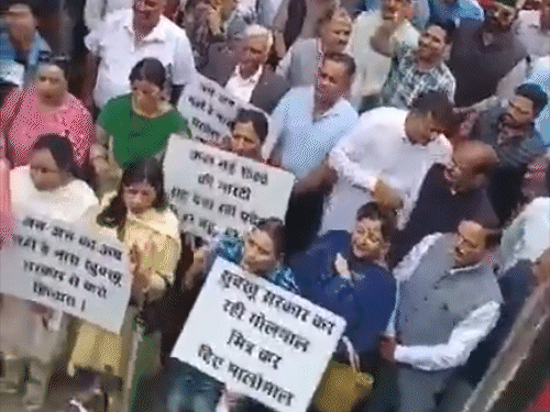 सीटीओ चौक पर प्रदर्शन करते हुए भाजपा।