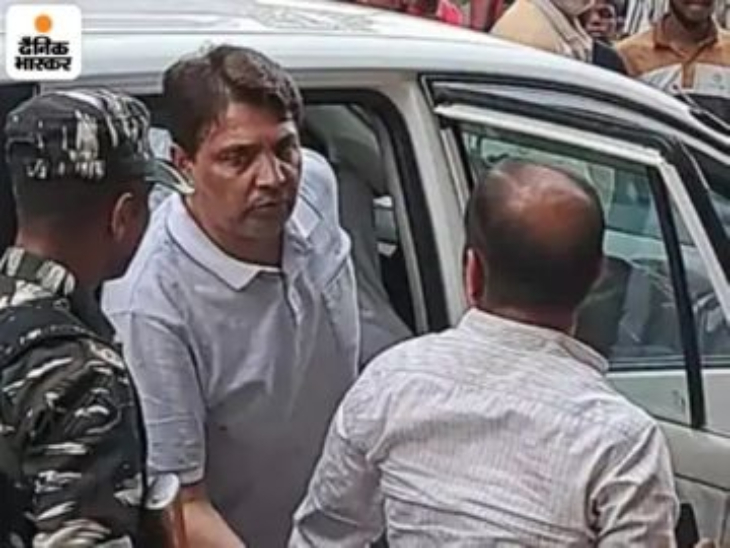 सुप्रीम कोर्ट ने कारोबारी अनवर ढेबर को अंतरिम जमानत दे दी है।