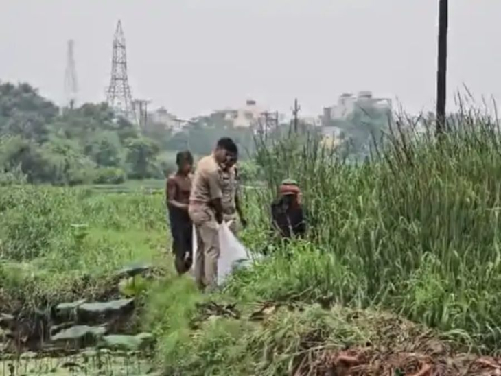 WRS कॉलोनी स्थित तालाब में मिली युवती की लाश की गुत्थी पुलिस ने सुलझाई।