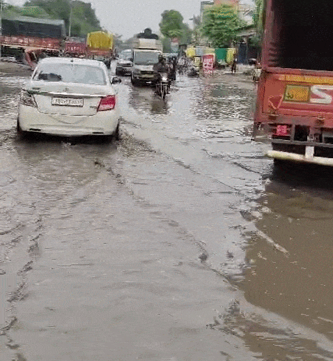 बारिश के बाद जालंधर के फोकल पाइंट रोड के हालात।