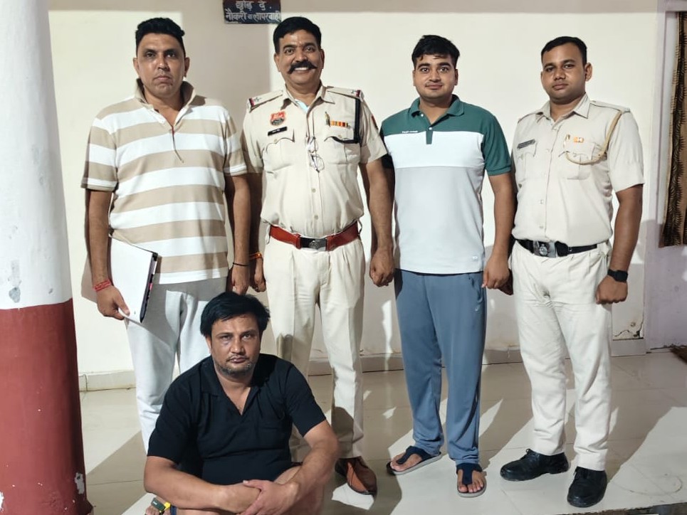 कार और हथियार बरामद; आरोपी पर 8 केस पहले से दर्ज|नारनौल,Narnaul - Dainik Bhaskar