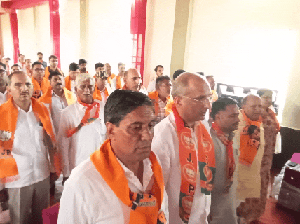 भाजपा की संगठनात्मक बैठक में विभिन्न मोर्चों और मंडलों के पदाधिकारी मौजूद रहे।