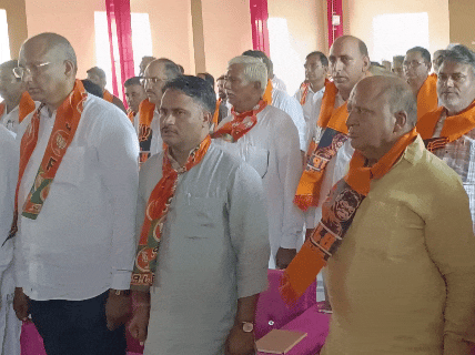 सीकर भाजपा की बैठक में सभी विधायक, विधानसभा प्रत्याशी, पूर्व विधायक, जिलाध्यक्ष, पूर्व जिलाध्यक्ष और प्रमुख पदाधिकारी मौजूद थे।