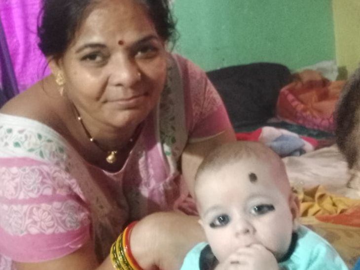 यह प्रमोद की पत्नी रीता हैं। मलबे में दबकर इनकी मौत हो गई।