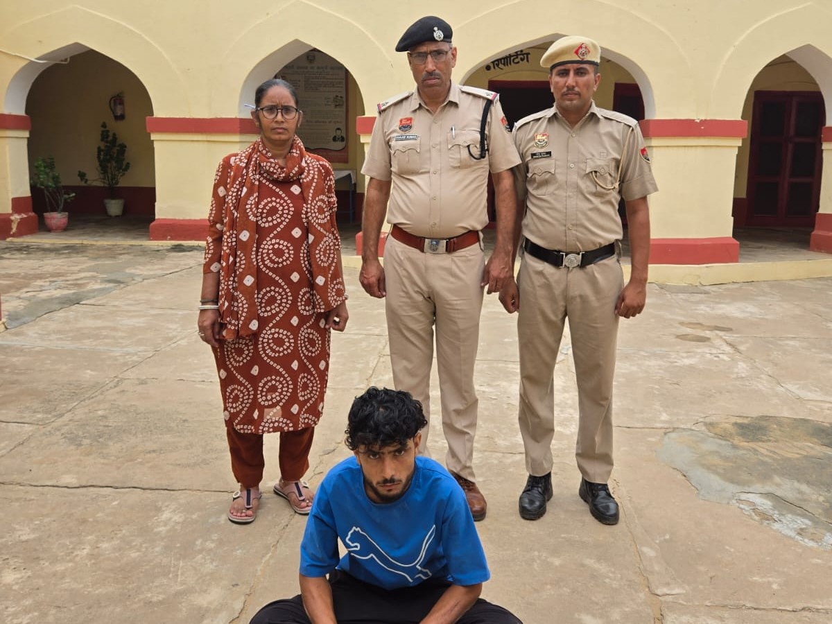 सतनाली थाना पुलिस की गिरफ्त में पकड़ा गया आरोपी। - Dainik Bhaskar