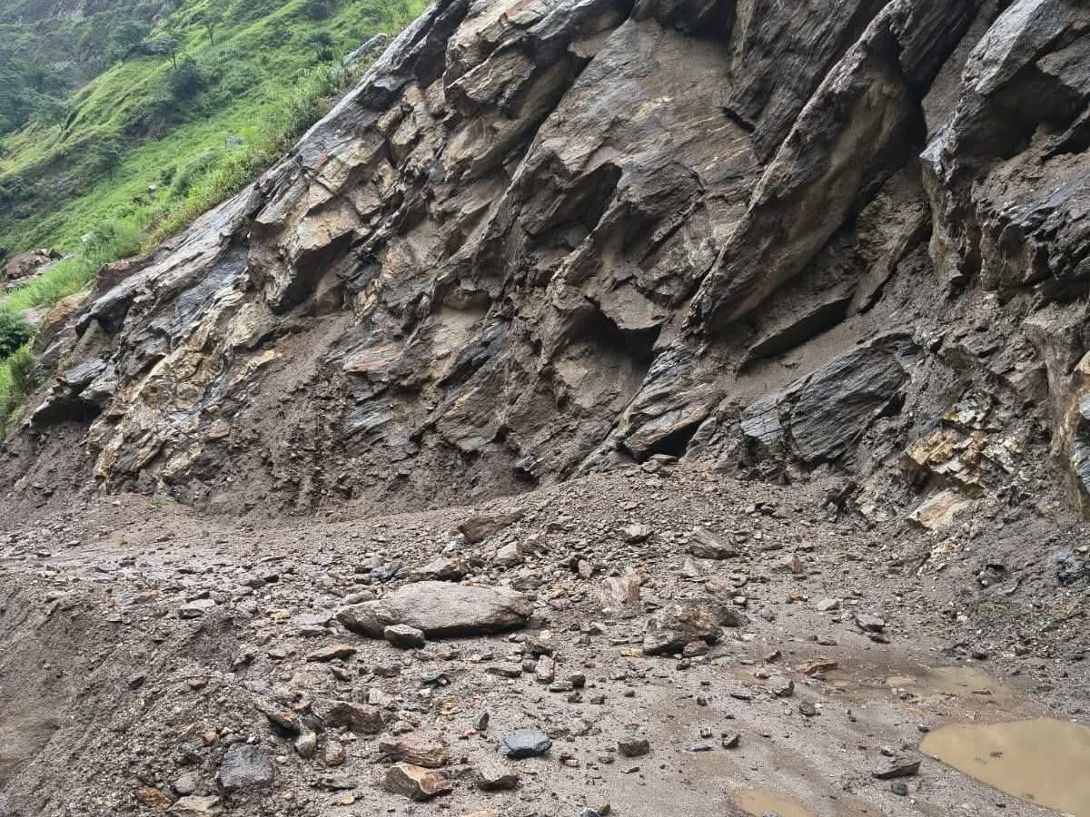 किन्नौर के निगुलसरी में NH-5 पर लैंडस्लाइड।