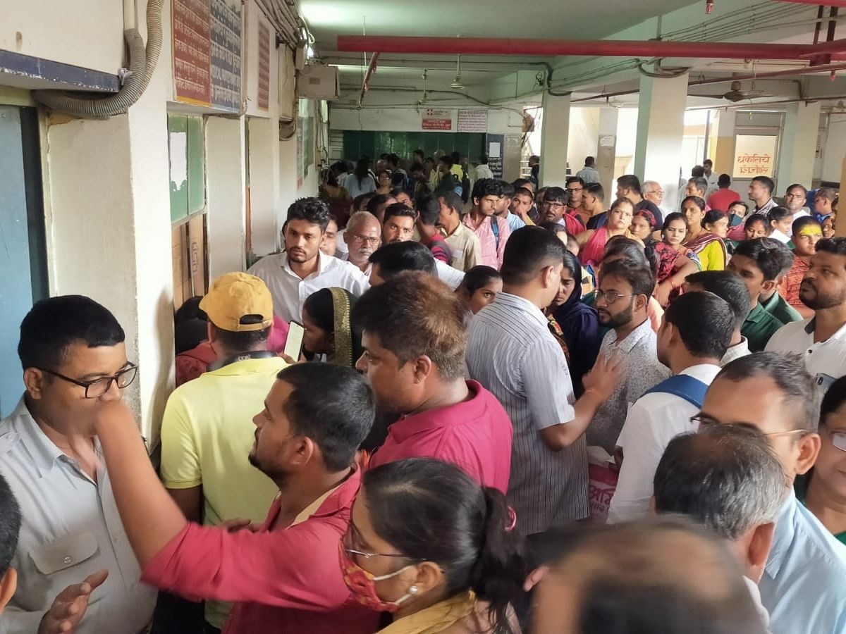 अस्पताल में इन दलालों और चोरी पर निगरानी की जा रही।