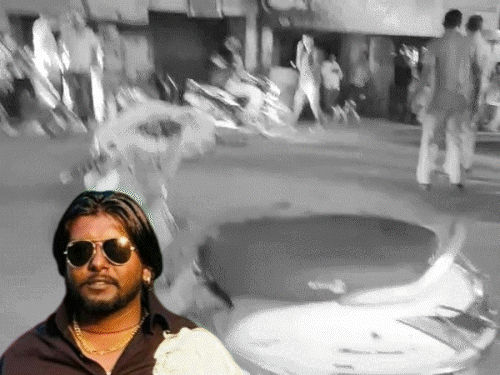 इसी स्कूटी पर जाते जाते वक्त बीरू की हत्या की गई थी। हत्याकांड के बाद पत्नी ने परिवार संग सड़क पर बैठकर न्याय की मांग की थी।