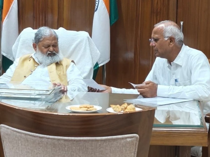 विधायक कंवर सिंह ने की परिवहन मंत्री से मुलाकात, अनिल विज ने दिया भरोसा|महेंद्रगढ़,Mahendragarh - Dainik Bhaskar