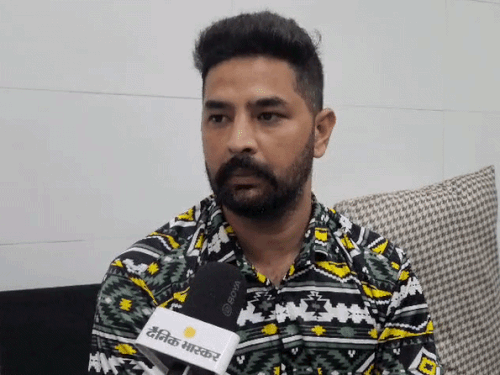 युवक ने कहा कि एजेंट ने उसके साथ धोखा किया।