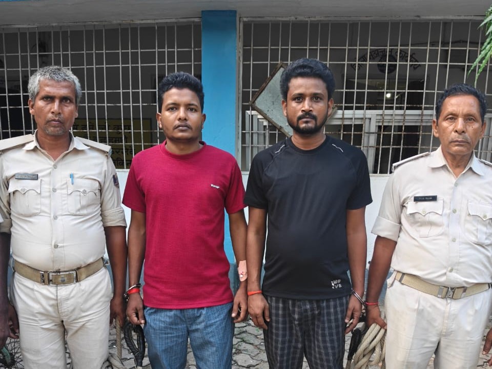 पुलिस ने आरोपियों को धर दबोचा।