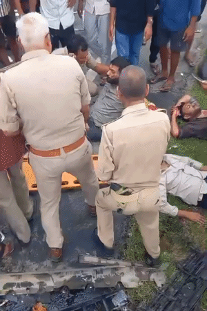 The police immediately took the injured Mohammad Zaid, Umar Ahmad and Faruq Ahjam to the hospital.