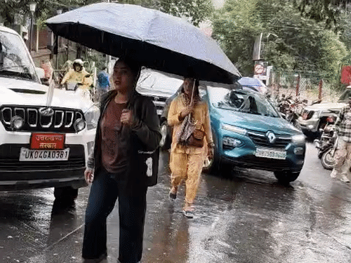 नैनीताल में बुधवार शाम रुक-रुककर दिनभर बारिश हुई।