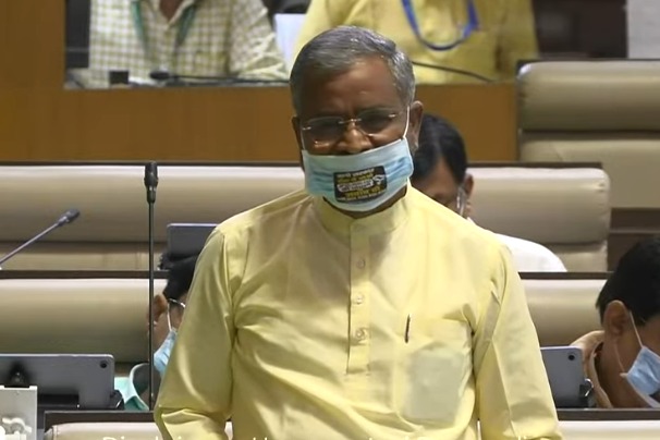 विपक्ष का यह संदेश साफ तौर पर राज्य में चल रहे परीक्षा विवाद और अभ्यर्थियों के आंदोलन को लेकर सरकार पर दबाव बनाने की रणनीति का हिस्सा माना जा रहा है।