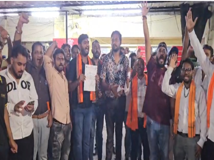 कार्रवाई की मांग करते हुए जमकर नारेबाजी की गई।