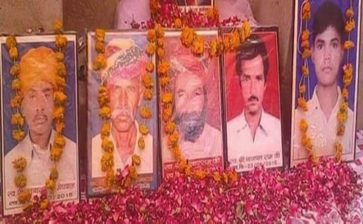 डांगावास में ट्रैक्टर से कुचलकर जिन 5 दलितों की हत्या हुई थी, उनकी श्रद्धांजलि सभा की तस्वीर।