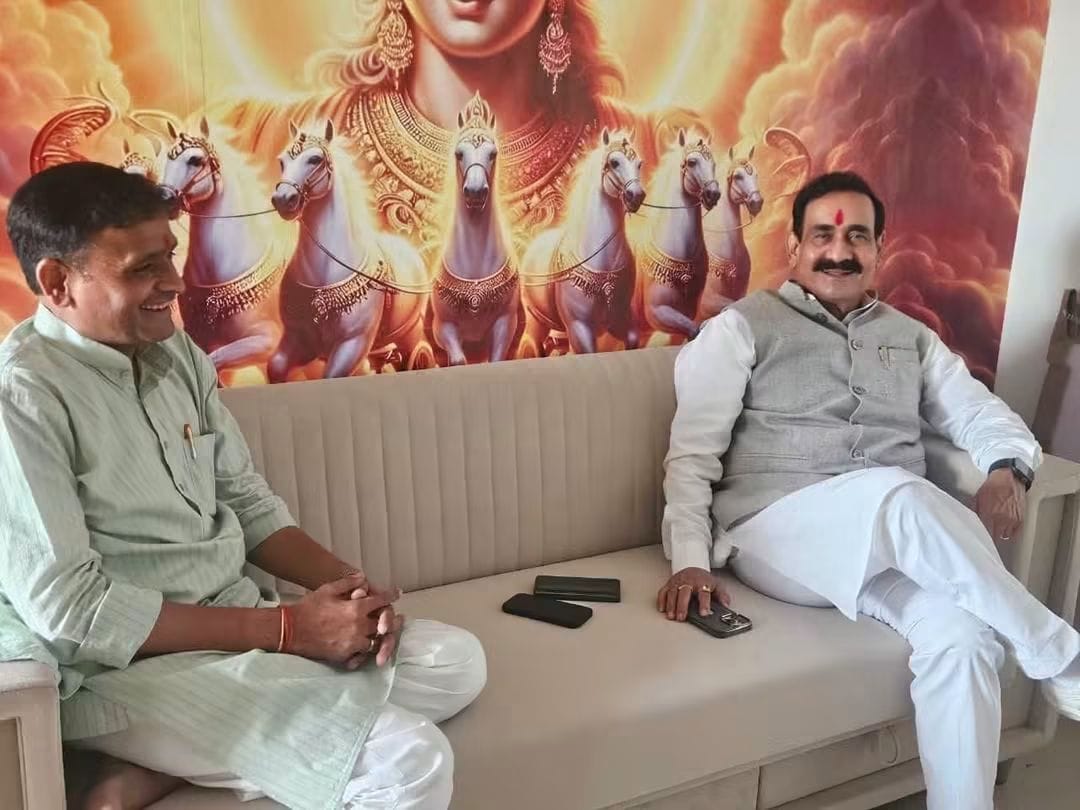 नरोत्तम मिश्रा ने बुधवार को भोपाल में आशुतोष तिवारी से मुलाकात की थी।