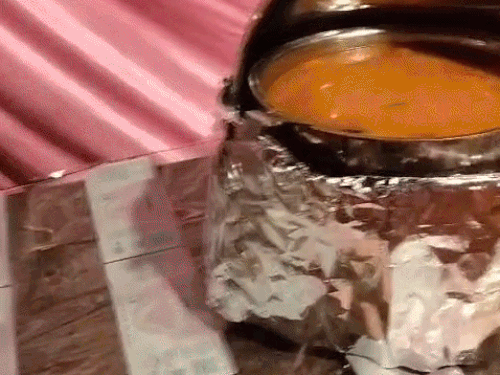 अंकुश के गोल्ड मेडल जीतने के खुशी में पिता सुरेश ने पूरे गांव को दावत दी।