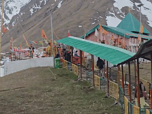 पिथौरागढ़ में स्थित आदि कैलाश की फाइल फोटो।