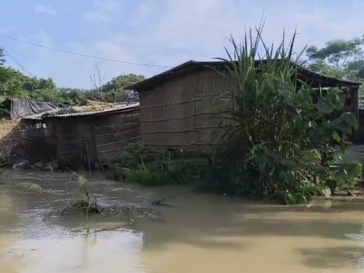 The Bagmati River is in spate in Muzaffarpur, Bihar. Several villages are submerged in up to three feet of water.