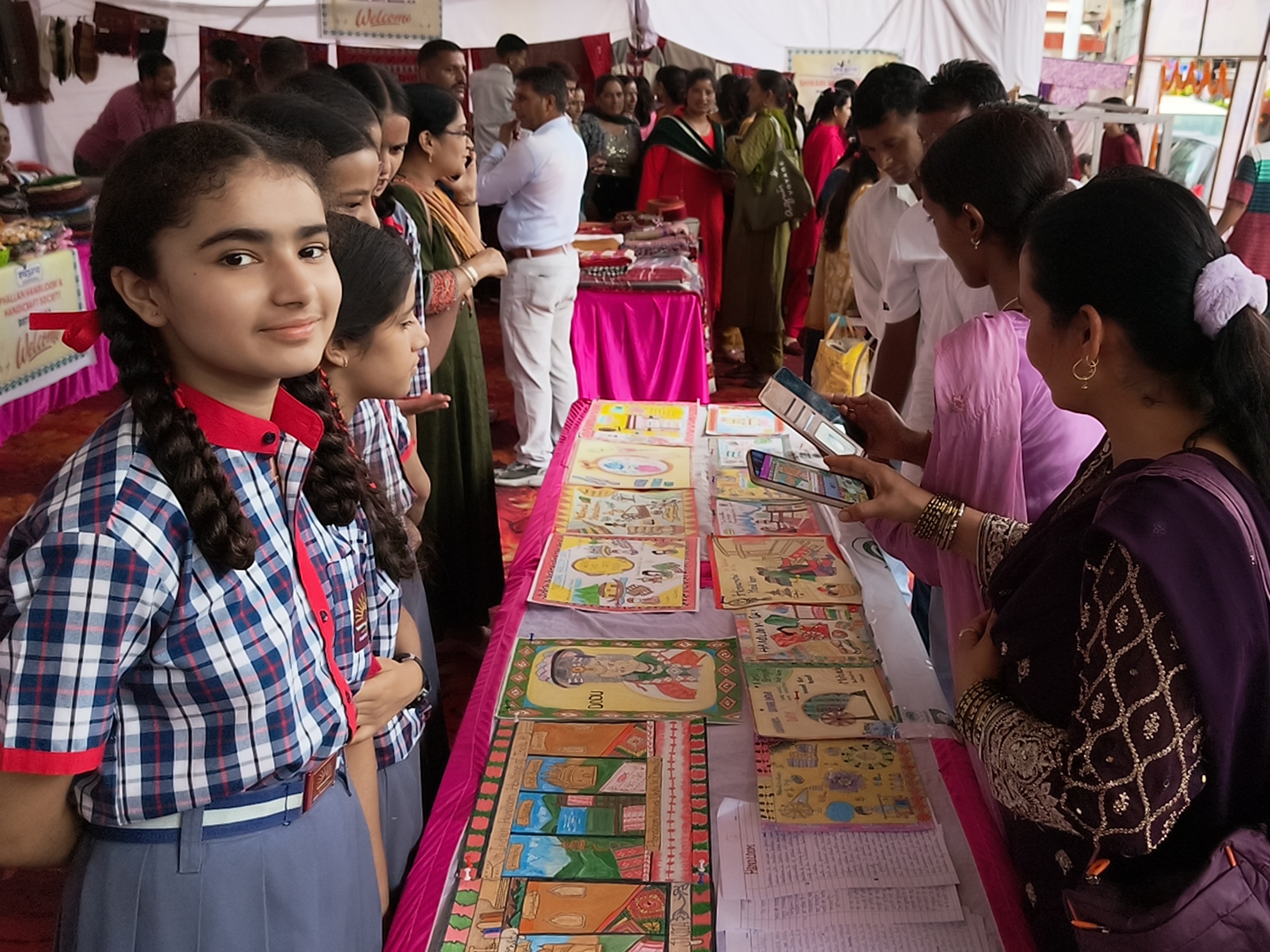 प्रदर्शनी में कुल 15 स्टॉल लगाए गए हैं।