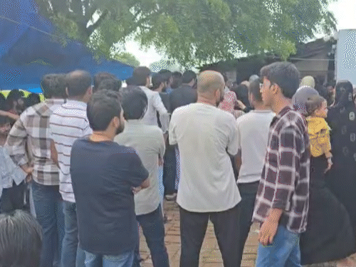 सध्या अबानचा मृतदेह आत्याच्या घरी अंतिम दर्शनासाठी ठेवण्यात आला आहे.