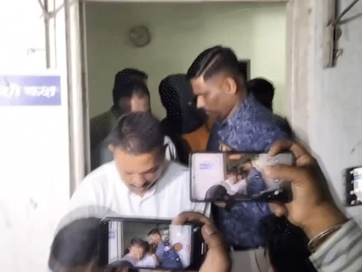 पीवी कुलकर्णी से पूछताछ के आधार पर पुणे से मनीषा मंधारे की गिरफ्तारी हुई थी।